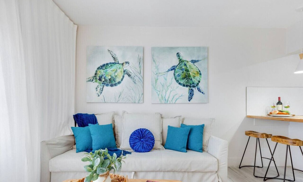North Beach Apartment | Spacious Apt 2 Blocks to Beach & Collins Park
