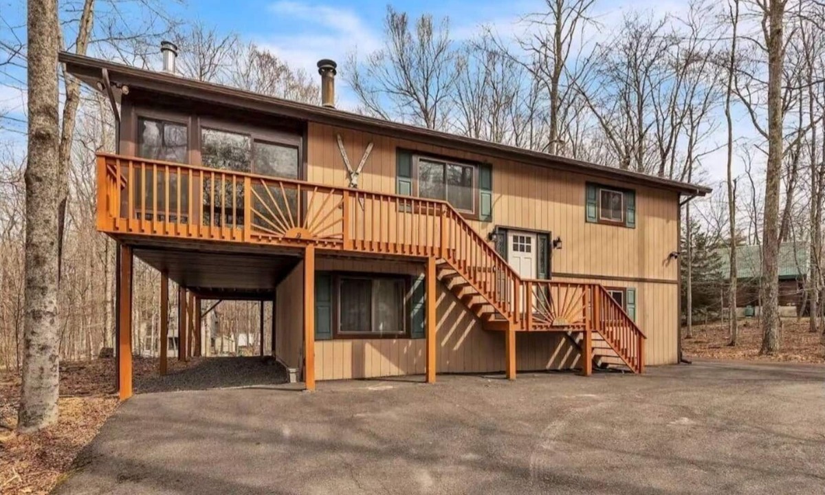 Locust Lake Village Cabin | Spacious Cabin/Hottub/firepit/Gameroom/Ski Hill/in locust lake
