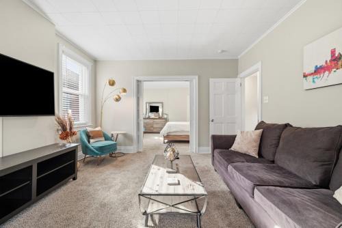 Brighton Heights House | Spacious & Clean 3BR 2 Balconies Parking