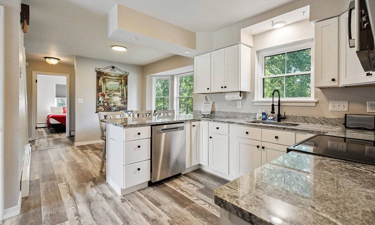 Brewer House | Spacious Colonial | Large Groups | Fire Pit