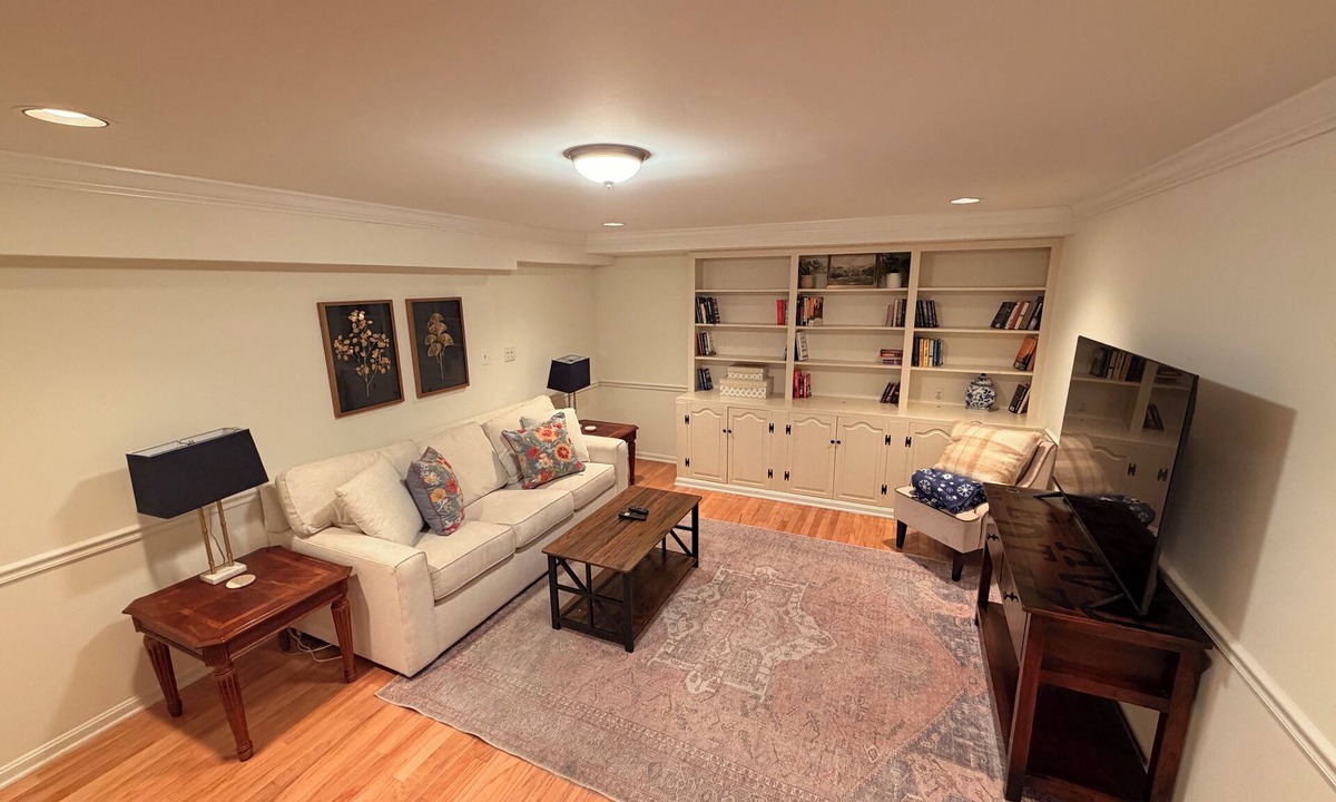 West End House | Spacious & Cozy Private Suite | Minutes to DC