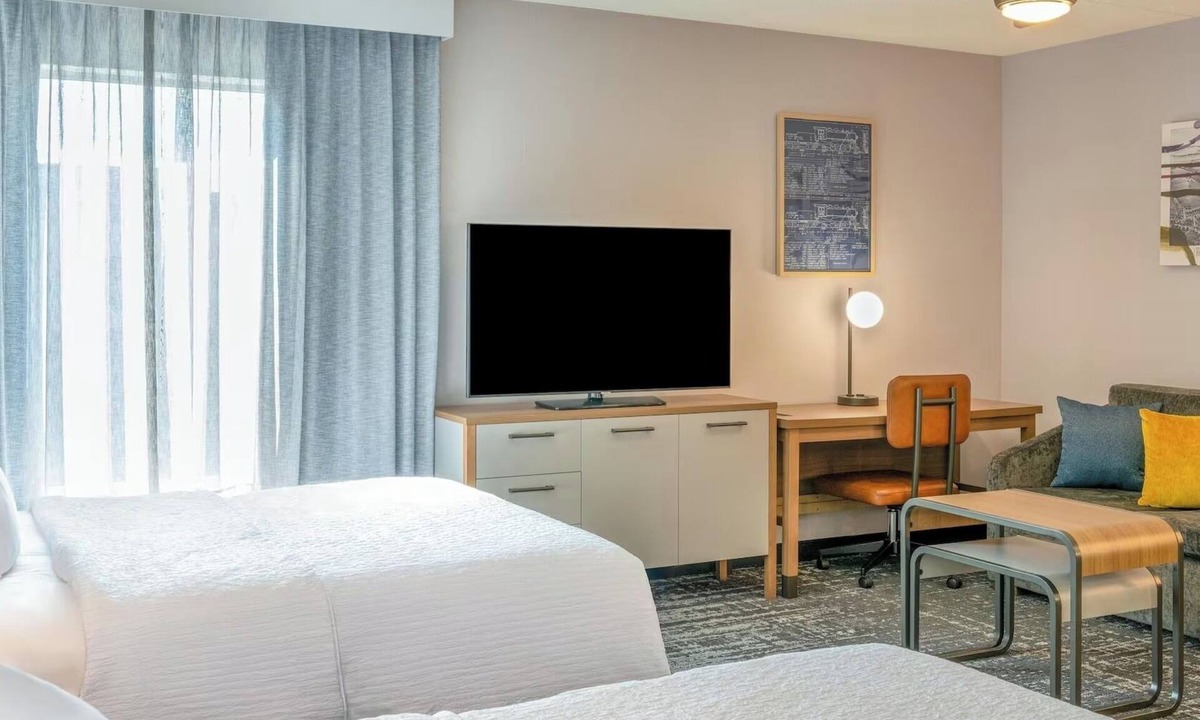 Canonsburg Hotel | Spacious Four-Unit 2-Queen Studio Set – Weekend Pittsburgh Getaway or Group Stay