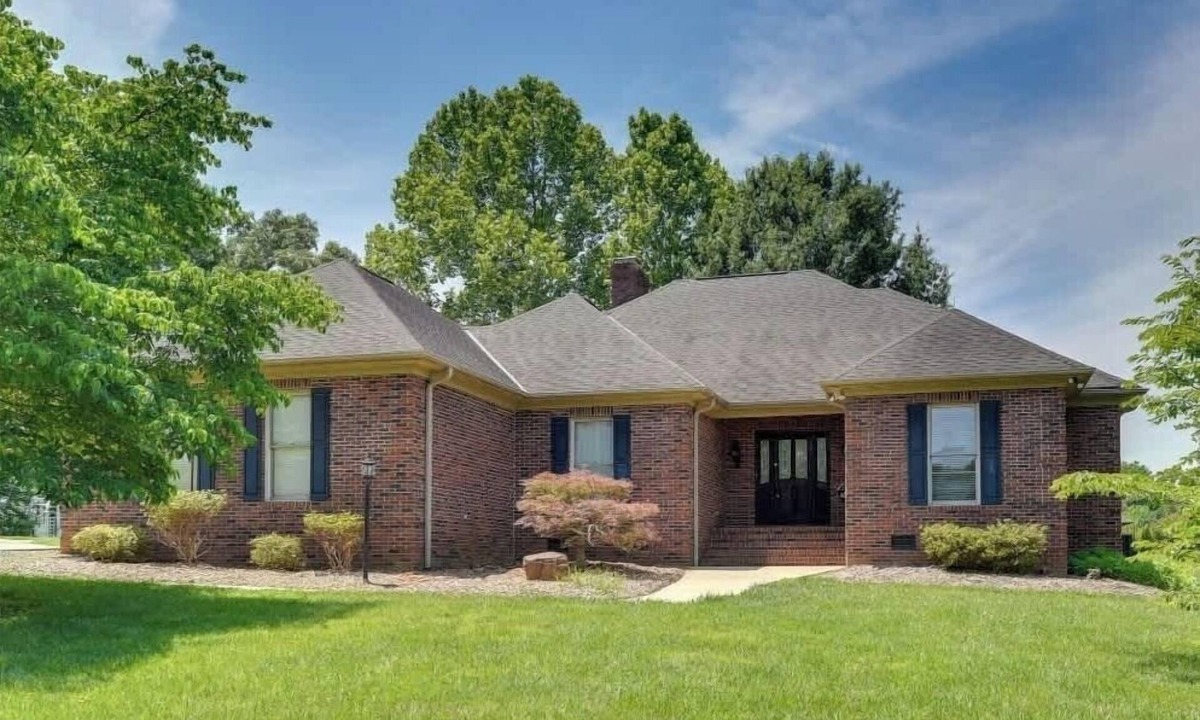 Cabarrus County House | Spacious Home-Game Room - Private Pond - Sleeps 16