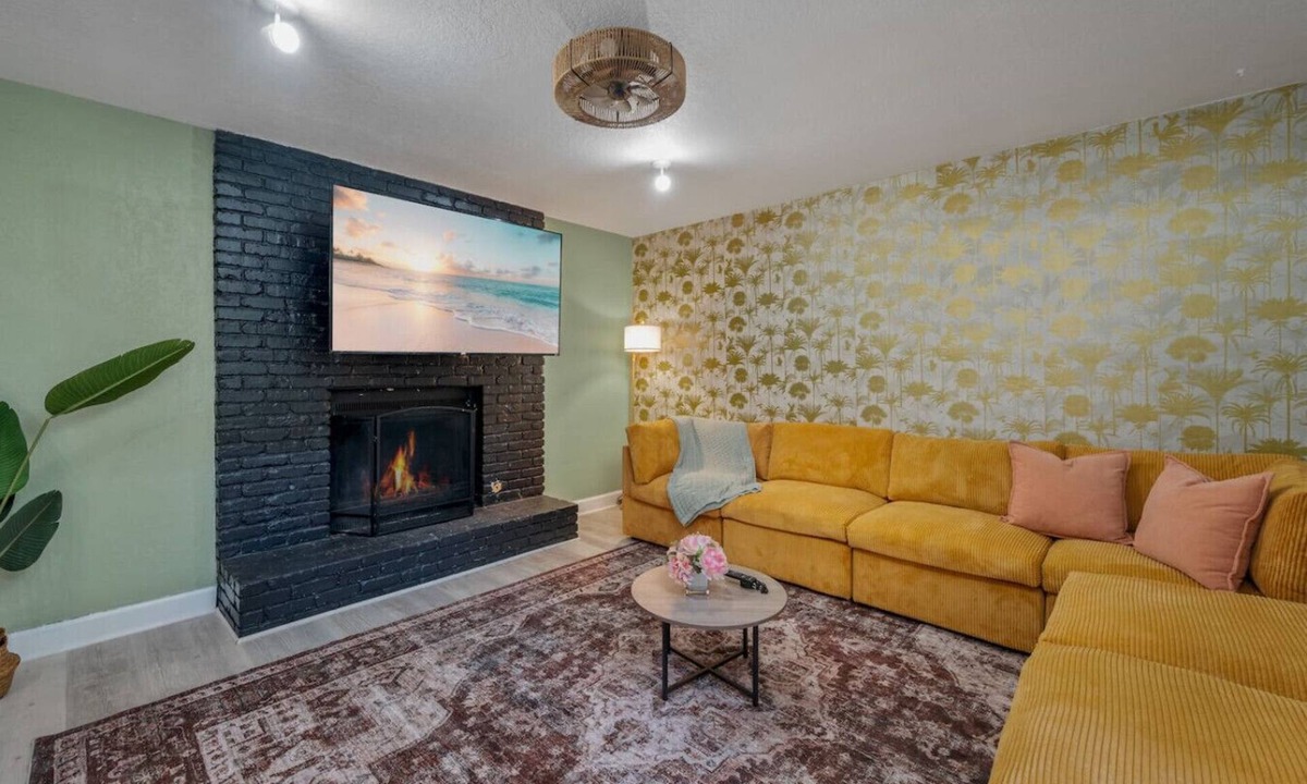 Auburndale House | Spacious Home w/Game Room | Near Parks & Dining