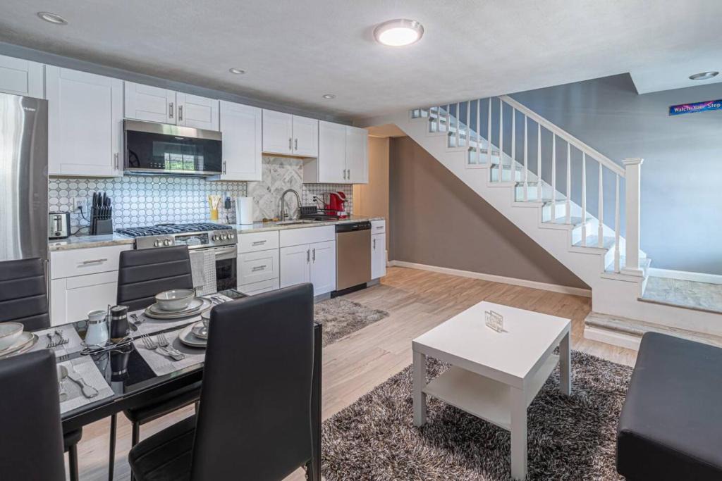 South Oakland House | Spacious Home with Porch Sleeps 6 Near Pitt and UPMC