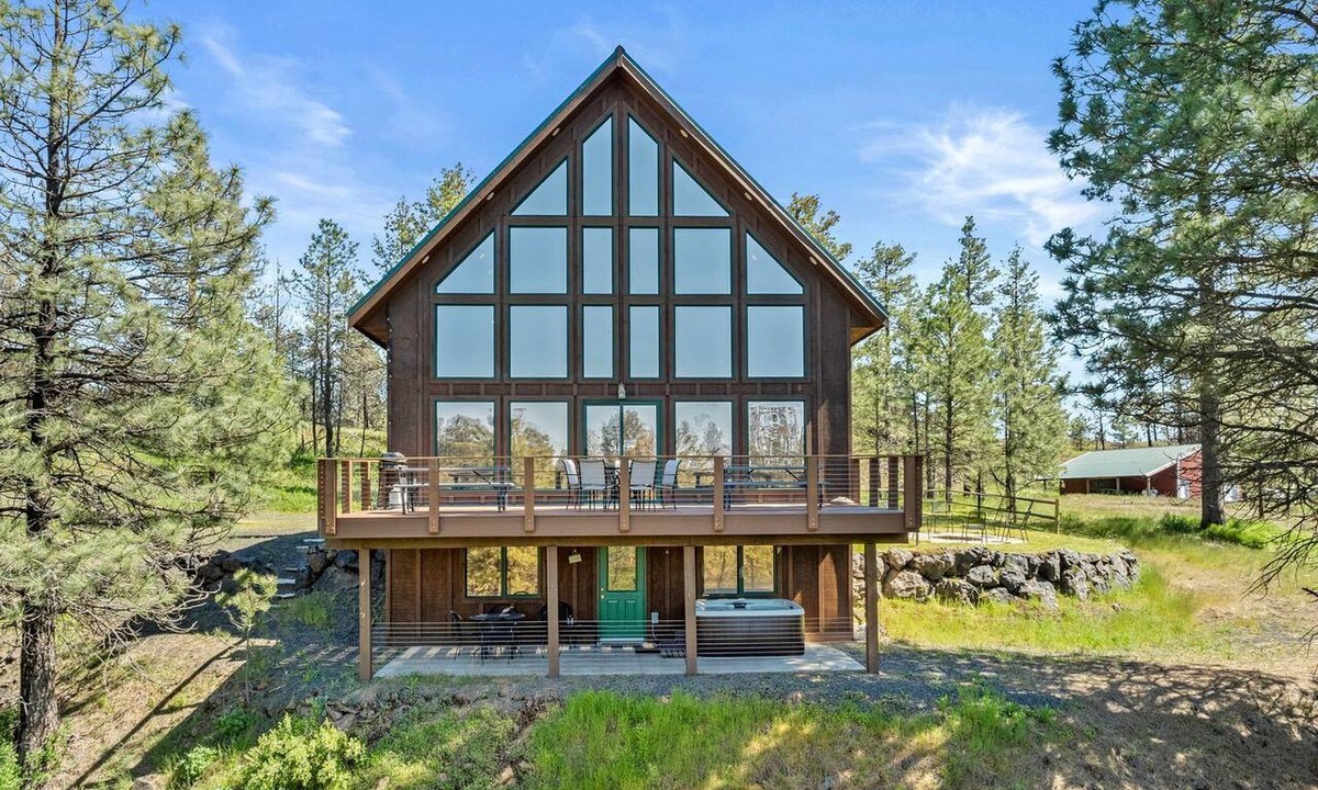 Cheney Cabin | Spacious Rustic Cabin Rental with a Hot Tub in Cheney, Washington