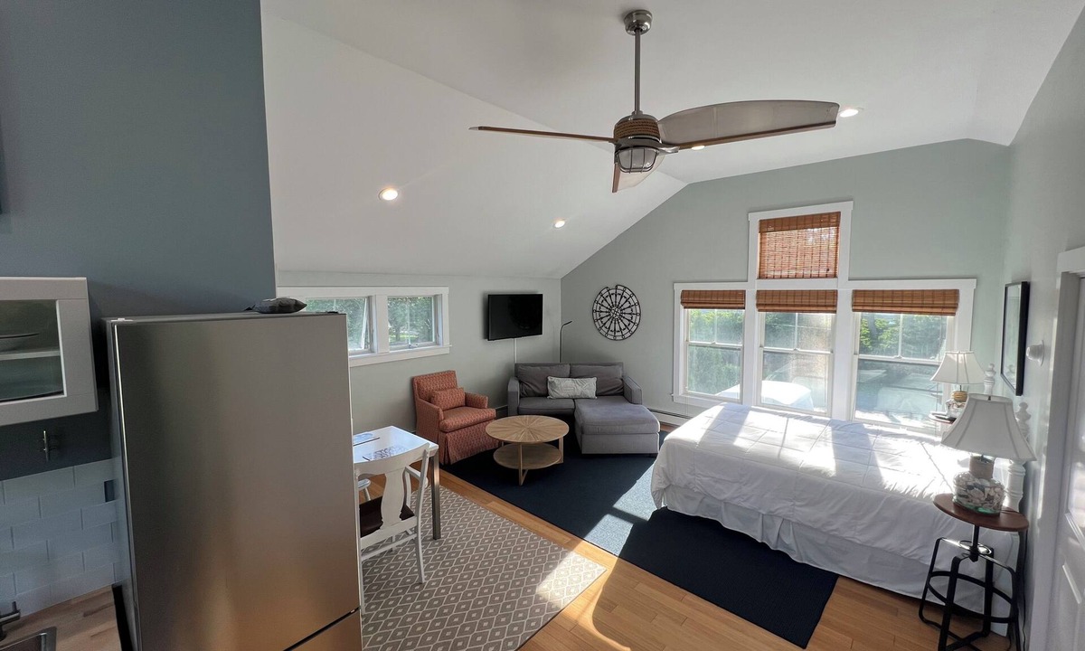 Jamestown Apartment | Spacious Studio Apartment close to Yacht club, golf course and town.