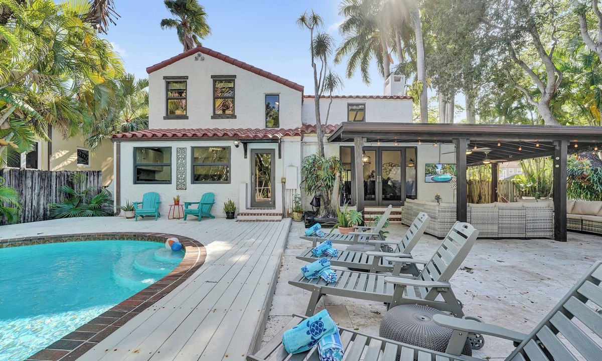 South Lake House | Spanish 5 Bedroom Pool House Minutes to the Beach
