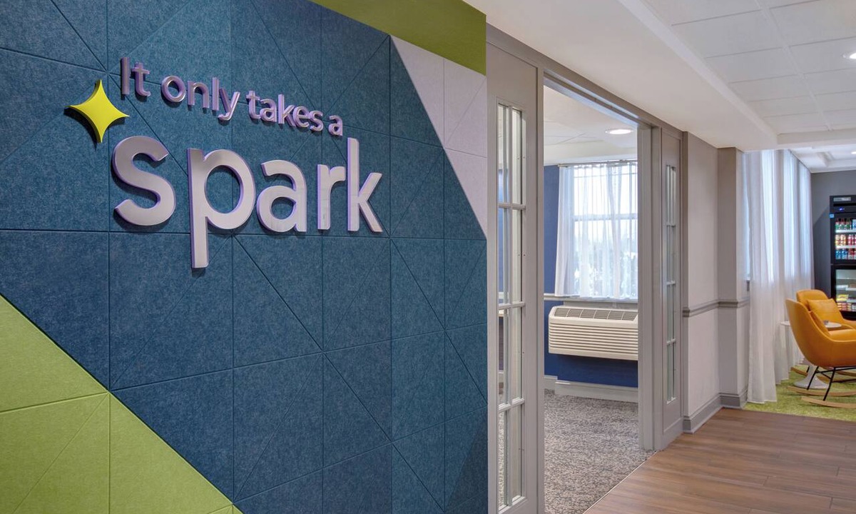 Watertown Hotel | Spark by Hilton Watertown