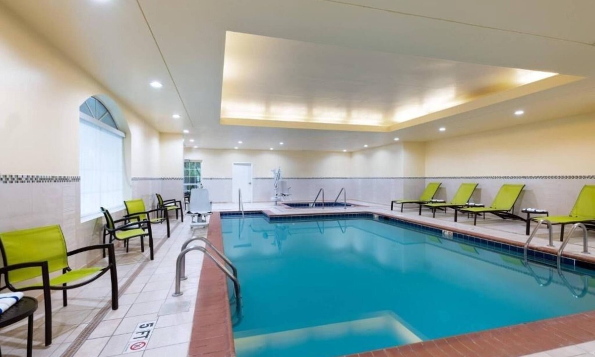 Williamsburg Hotel | SpringHill Suites | King Suite | Kingsmill, Golden Horseshoe