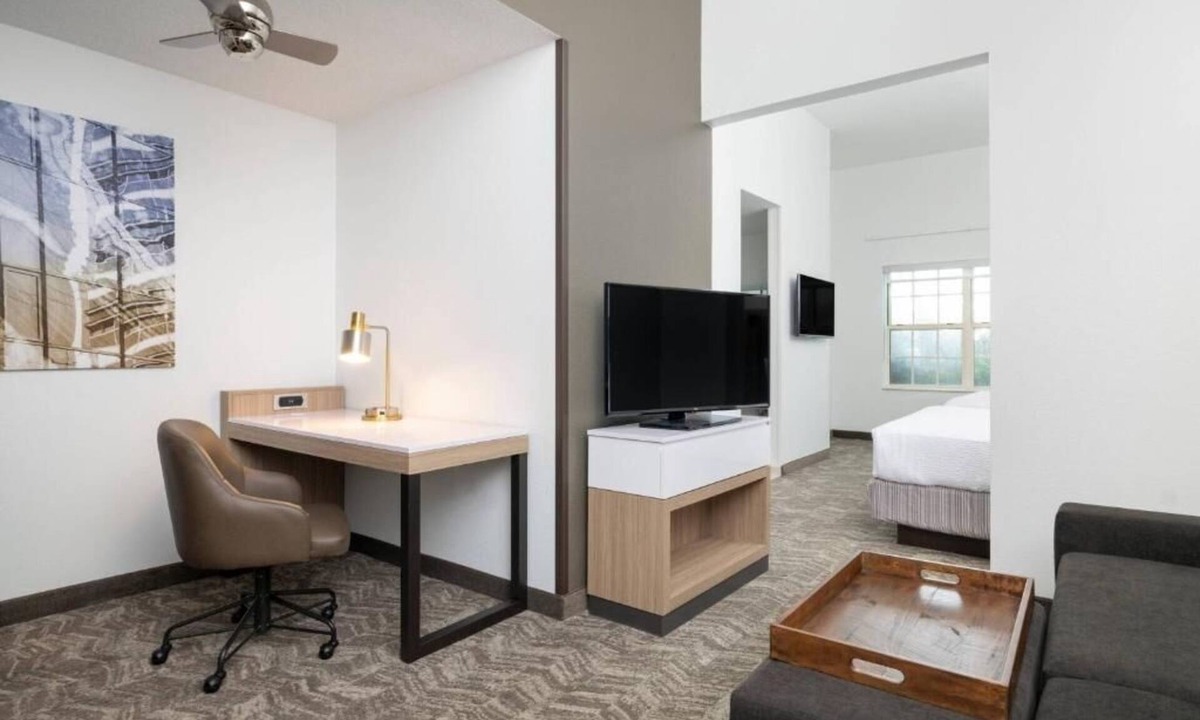Williamsburg Hotel | SpringHill Suites | Jr Queen Suite | Water Country, Outlets, The Pottery