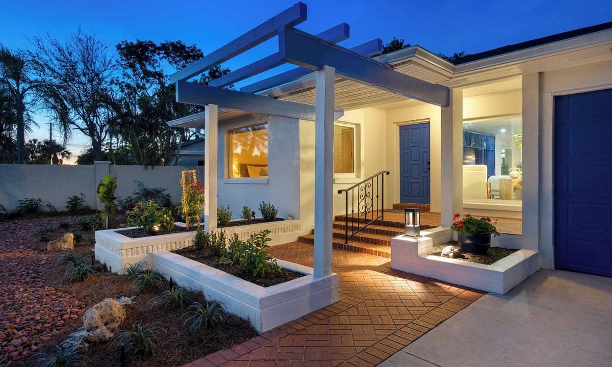 Ringling Estates House | St Armands Mid Century Rad Pad with Pool