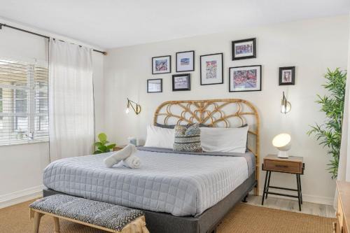 Historic Old Northeast Apartment | St Pete Boho Getaway Walk to Pier and Beach