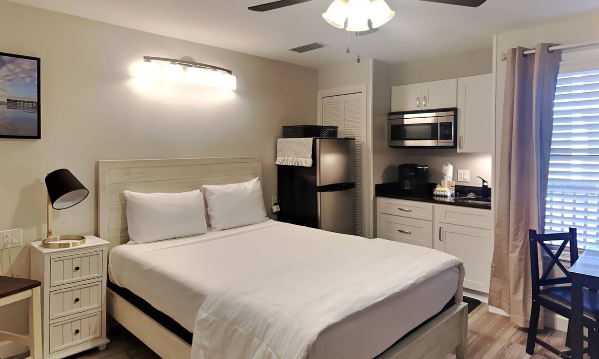 Gulf Lagoon Beach Condo | St Thomas Square #1204C | 5-Minute Walk to Beach + Amenities