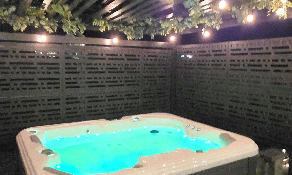 Palmer Condo | Staycation Oasis! A unique Experience! Heated salt water pool closing 11/01