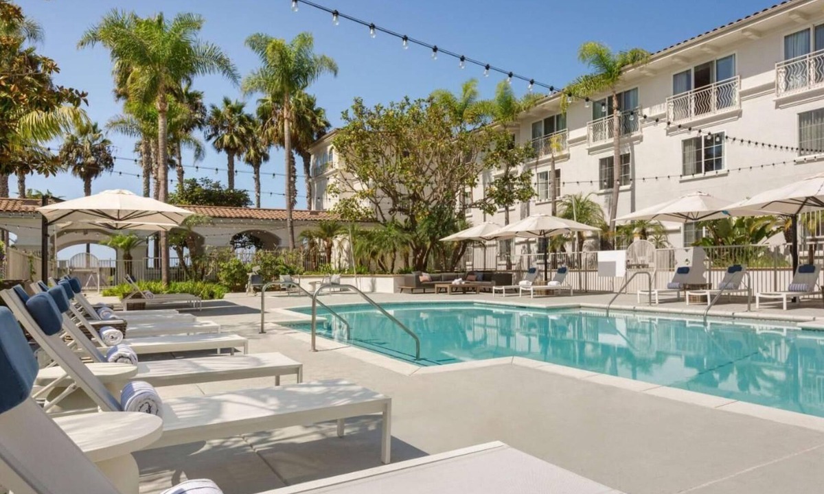 Carlsbad Hotel | Steps from Carlsbad Beach | Perfect For Group Stay | Pool Access | Pets Welcome