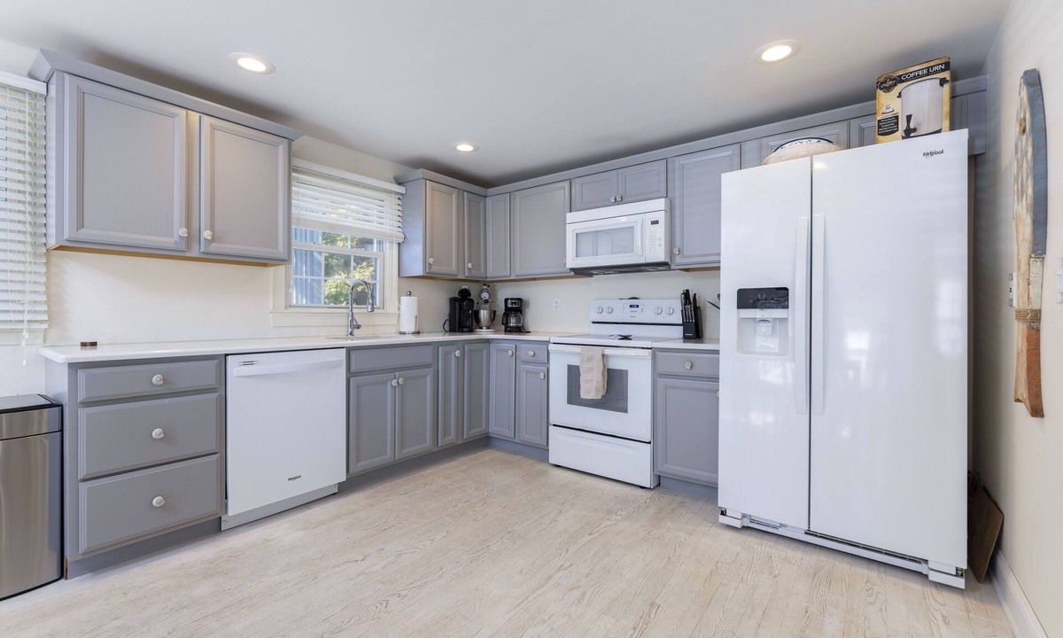 Groton Long Point House | Steps From The Beach! Watersports From Your Back Yard. 12 NEW SUP's & Kayaks