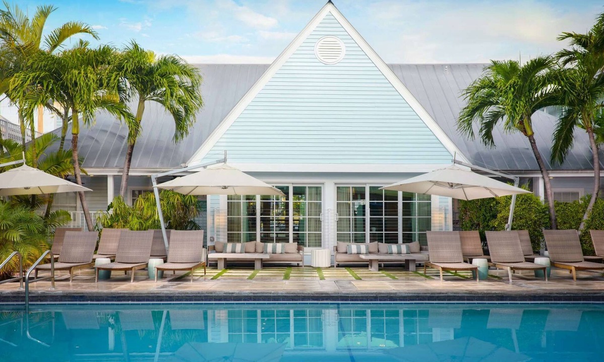 Uptown - Upper Duval Hotel | Steps to Duval St + Free Breakfast, Pool & Bar