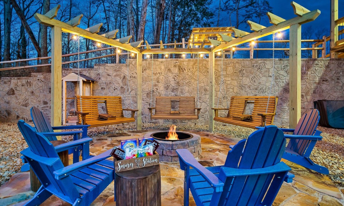 Smoky Mountains Cabin | StepstoGSM*Bigdogfrndly*Minigolf*Pool