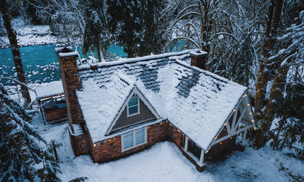 Verlot Cabin | Stilly River Haus - Hot tub - Sauna - Fireplace