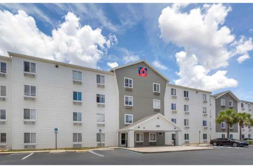 Fort Myers Hotel | Studio 6 Extended Stay Fort Myers FL