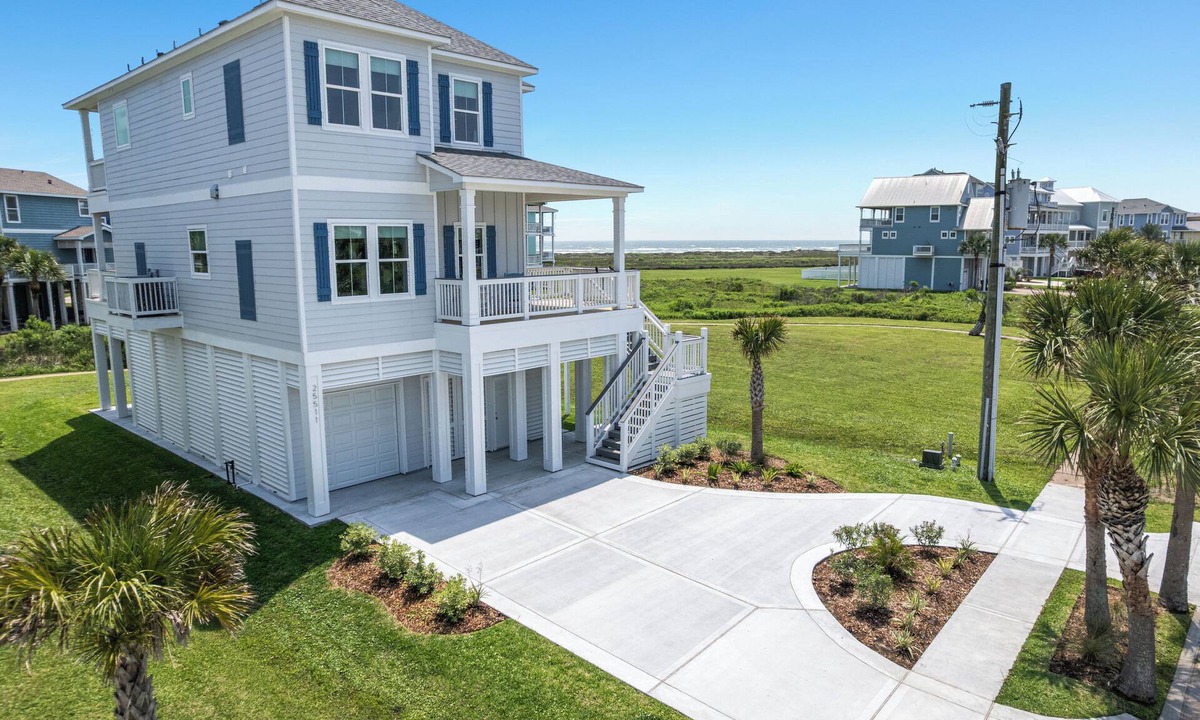 Red Fish Cove House | Stunning New Beach House in Pointe West, Galveston. Amazing Gulf Coast Views!