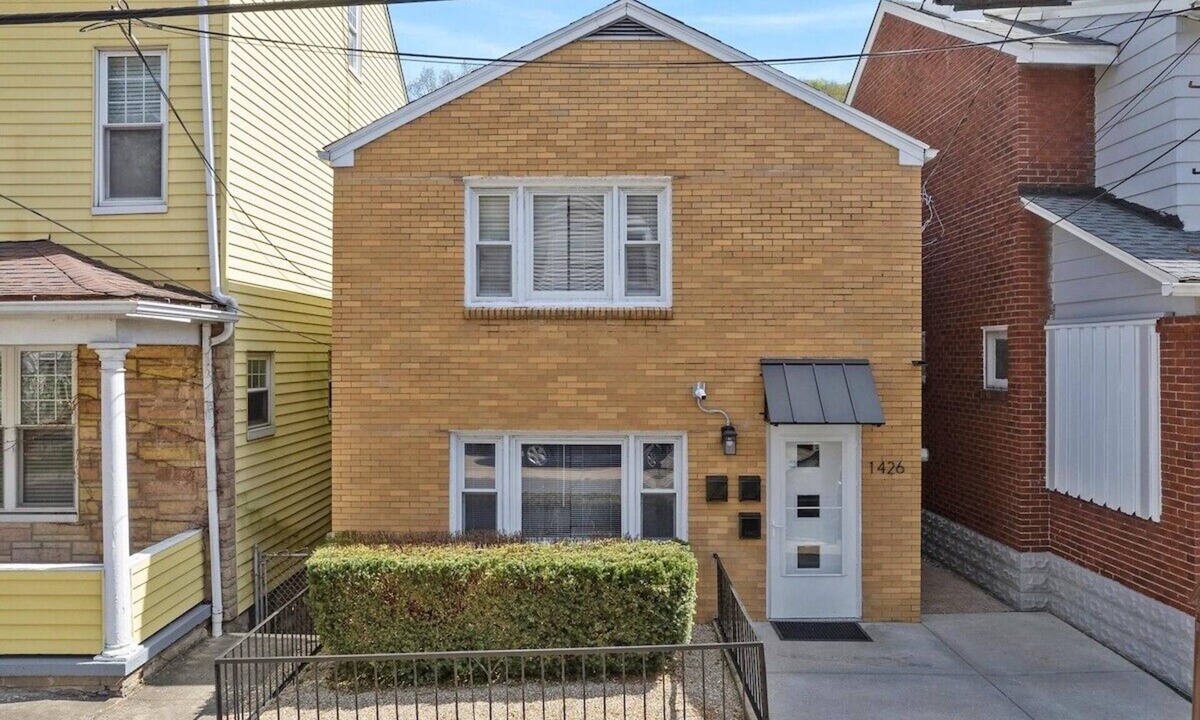 Pittsburgh Apartment | Stylish and Modern 2Bedroom Apt in Millvale, Lawrenceville