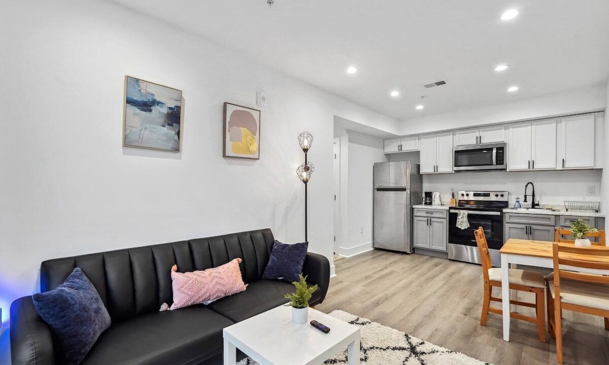 Petworth Bed & Breakfast | Stylish NW DC Unit with Balcony & In-House Services