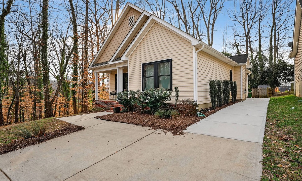 Oakhurst House | Stylish Oakhurst Home Minutes to Uptown
