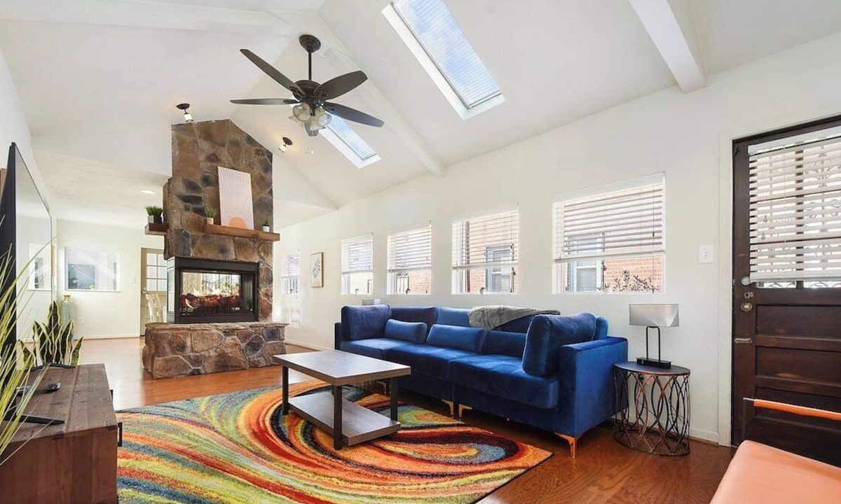 Point Breeze North House | Stylish & Secluded~Child Friendly~15mn DT~Hot Tub