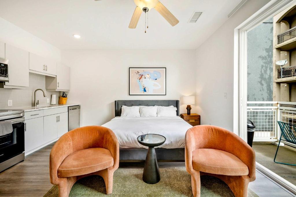 SoNo Apartment | Stylish Studio King Bed Downtown ATL - S3