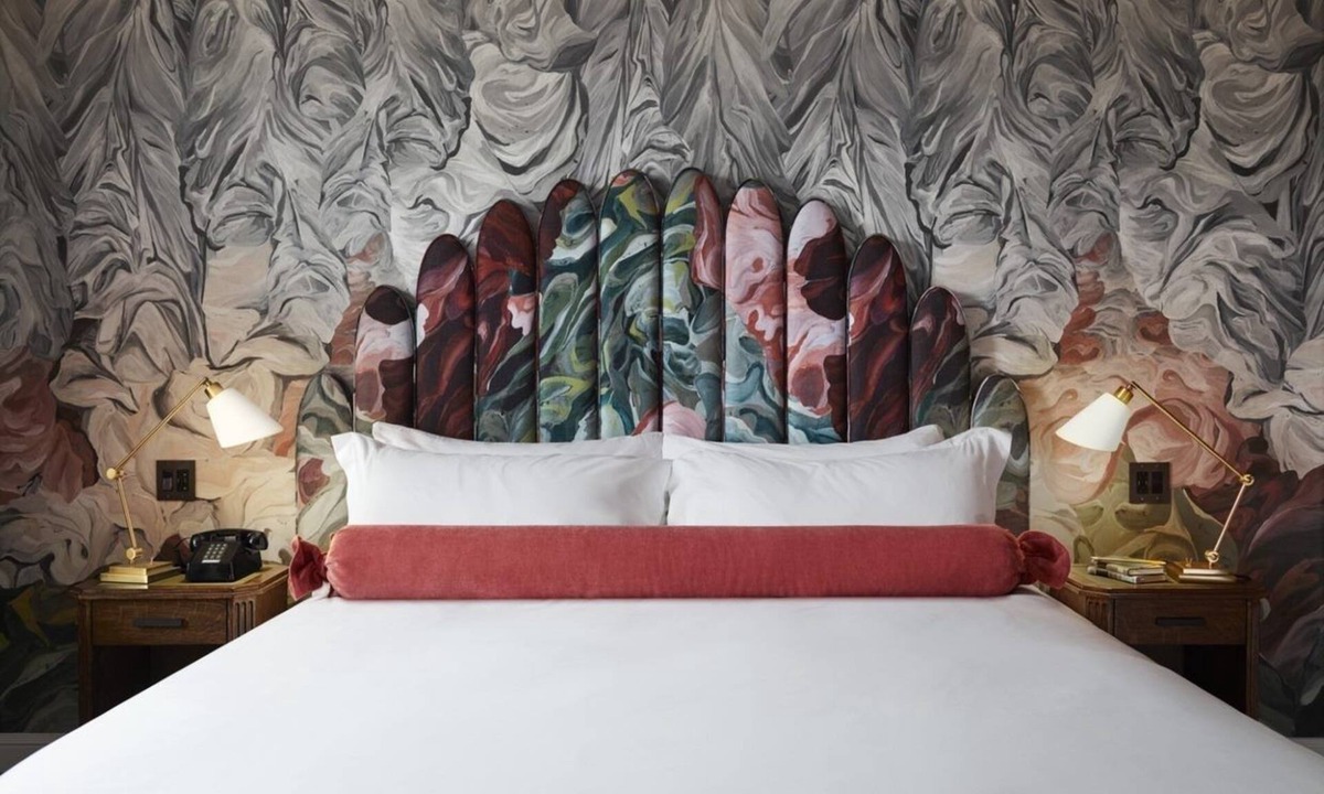 Chinatown Hotel | Stylish Urban Escape | 3 Units | Onsite Dining & Bar | Gym Access