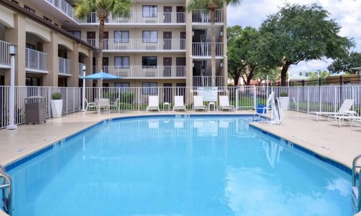 Florida Central Atlantic Coast House | SUMMER DISNEY DEAL! Gorgeous Unit, Pool, Breakfast, Parking, Shuttle