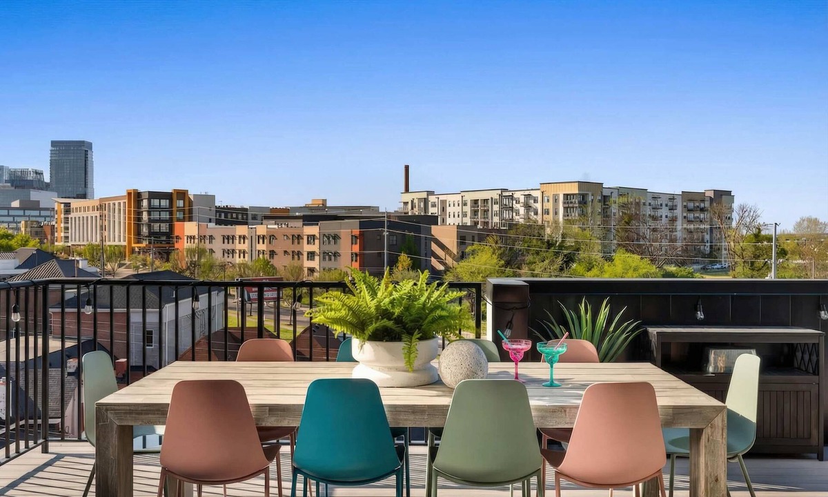 Rolling Mill Hill Apartment | Summer rooftop deck, skyline views, glass garage door near Broadway