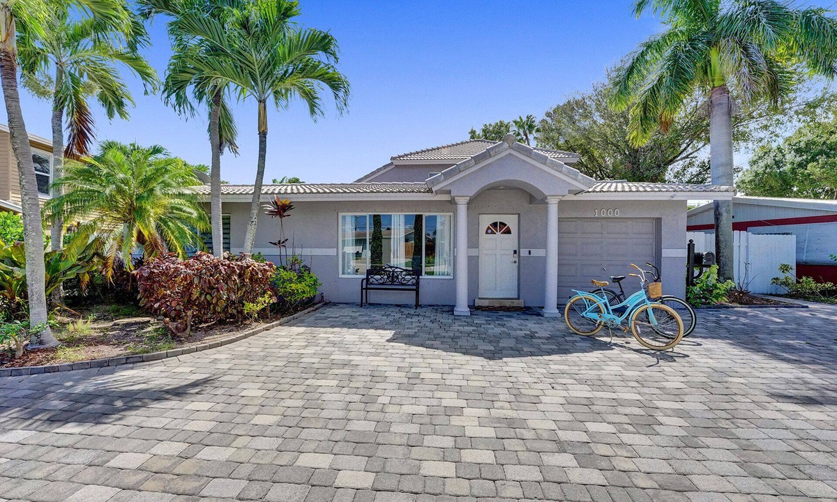 Deerfield Beach House | Summer time at the Blue Wave Beach Home!