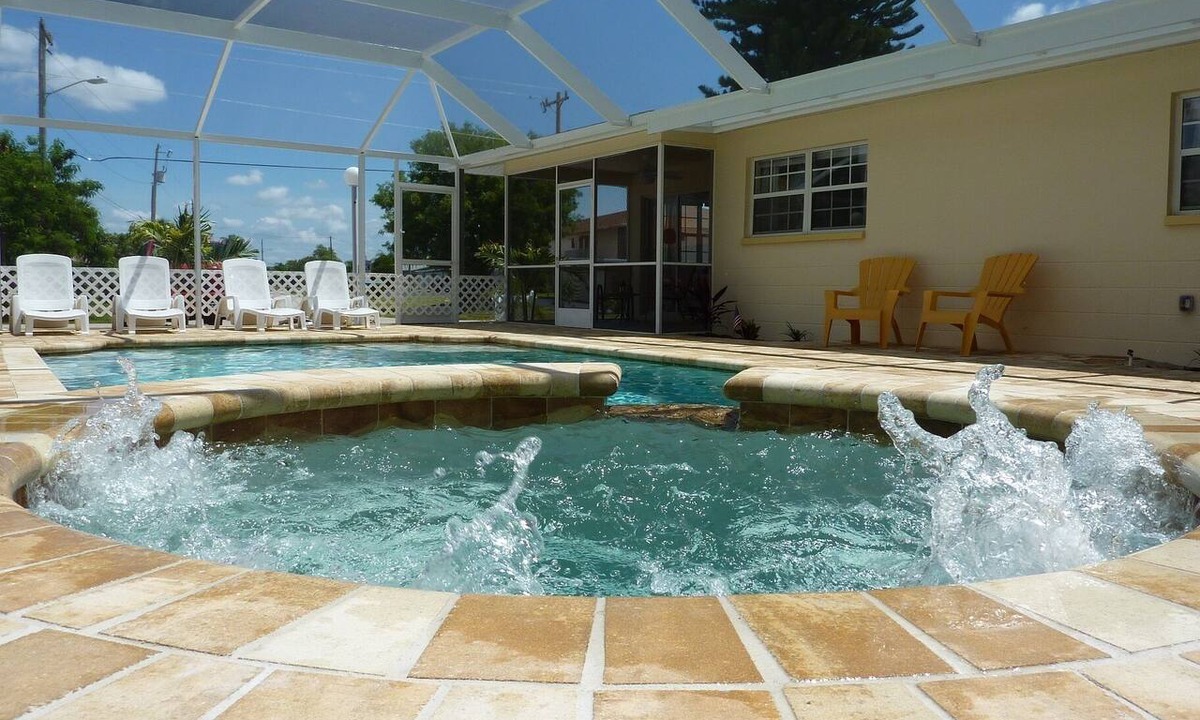 Caloosahatchee Condo | Sun, beach, and great deals—discover big discounts!
