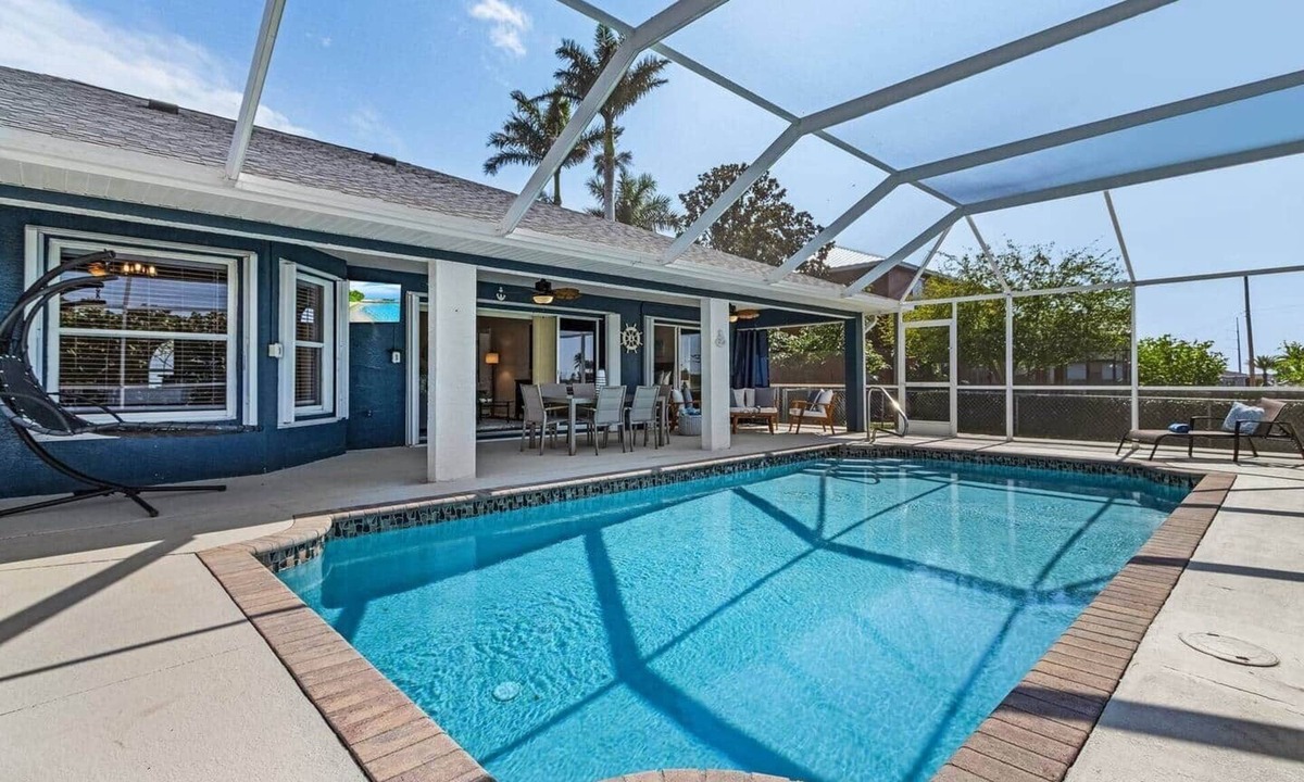 Mariner House | Sunny Cape Coral 4BR Heated Pool & Screened Lanai