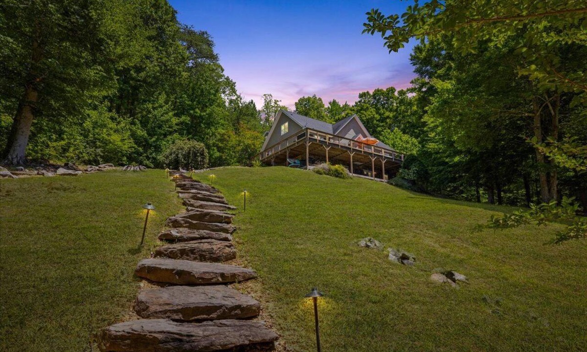 Leasburg House | Sunset Cove Stay with Hot Tub Lakefront Movie Room