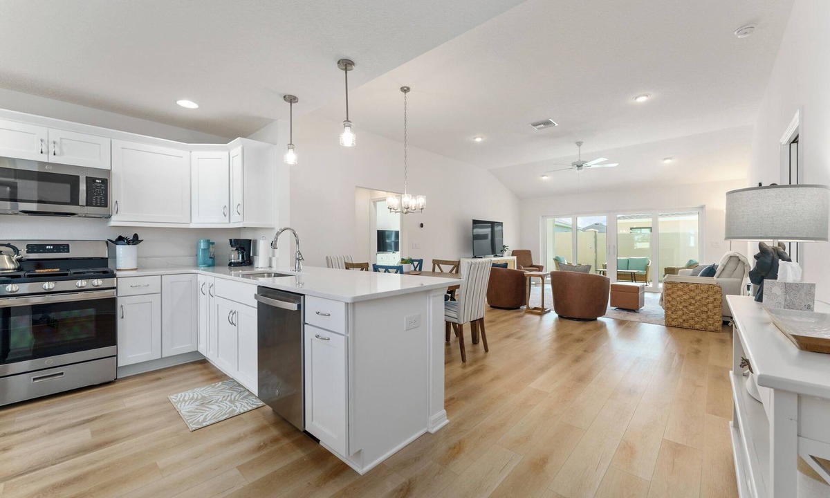 Sumter County House | Sunset Saddle Stay - 3/2 in The Village of Waters Edge w/Golf Cart