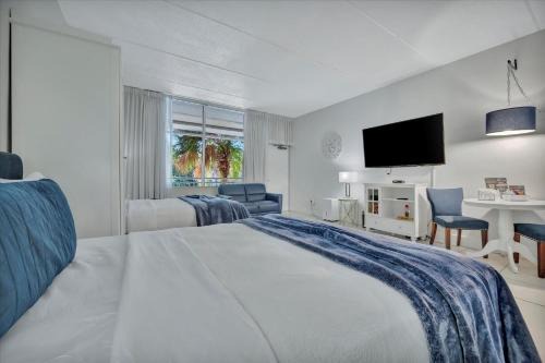 Ruskin Hotel | Sunset Suite - Private Balcony Gym & Pool