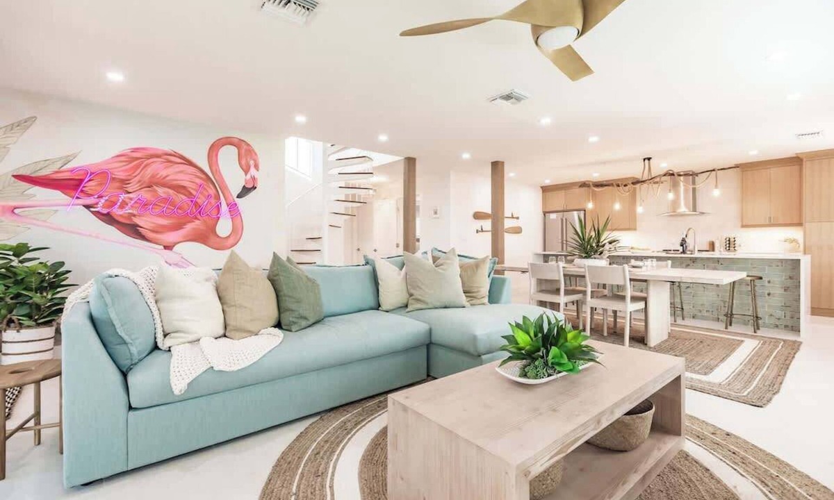 Jose's Hideaway House | Sunset Too: 1 house to Beach + Golf Cart, Pickleball