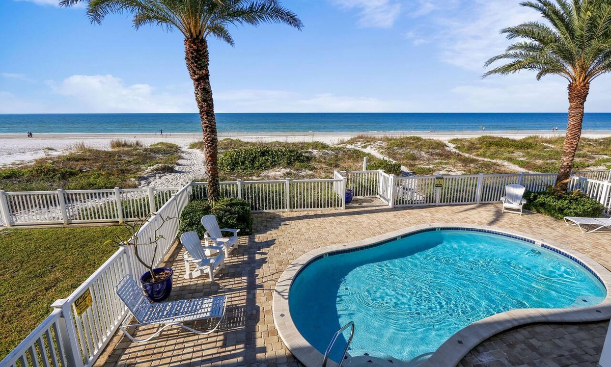 Sunset Reef Condo | Sunset Villas 3 Million $ VIEWS|2 Balconies|BBQ|pool|Beachfront