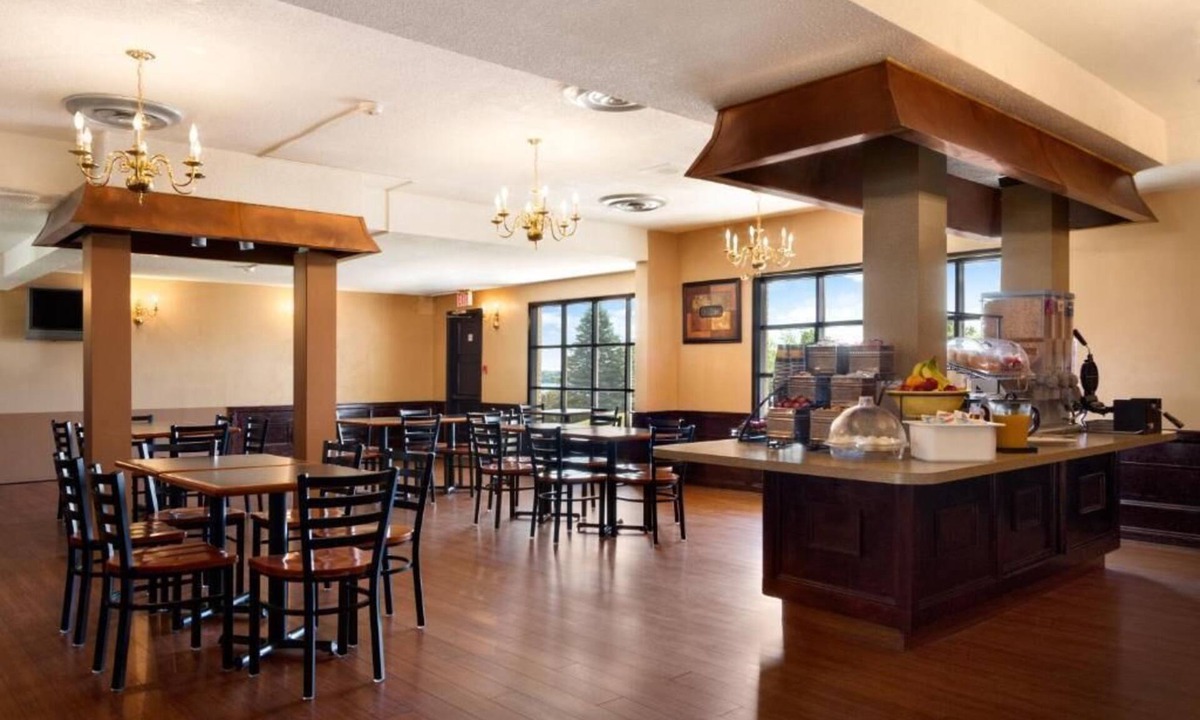 Addison Hotel | Super 8 by Wyndham Brockville