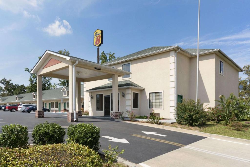 Chatsworth Hotel | Super 8 by Wyndham Chatsworth/Dalton