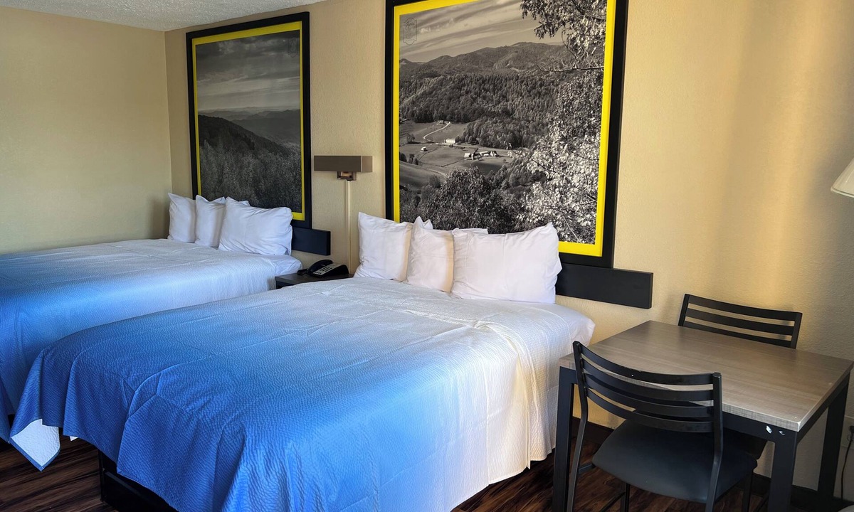 Lumberton Hotel | Super 8 by Wyndham Lumberton NC