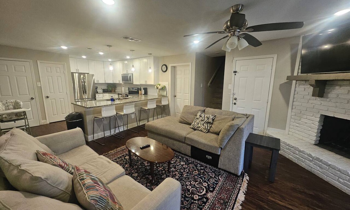 Mesquite House | SUPERHOST/Spacious Classy Enclave Rodeo < 1mile. Baby Crib