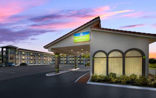 West Kissimmee Hotel | SureStay by Best Western Clermont Theme Park West