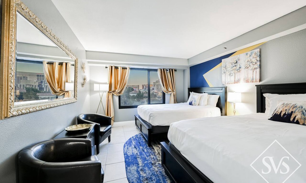 Las Vegas Strip Hotel | SVS: Modern 3BD Strip View Condo | 1,000+ sqft | Sleeps 12 | Jockey Club
