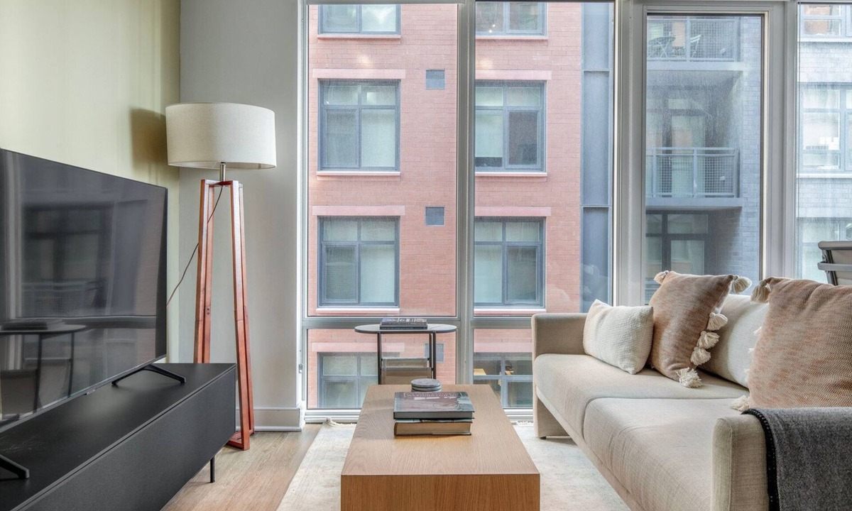 Mount Vernon Triangle Apartment | Terrific Mount Vernon Studio w/Gym & Courtyard, nr Metro, by Blueground