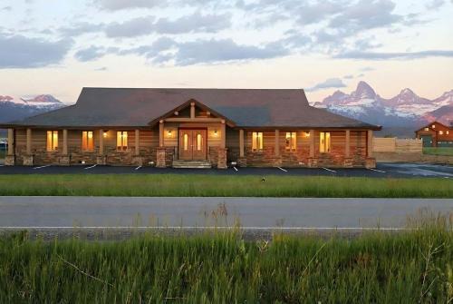 Leigh Creek Estates House | Teton Crest Lodge Sleeps 24 Ideal Reunion Spot
